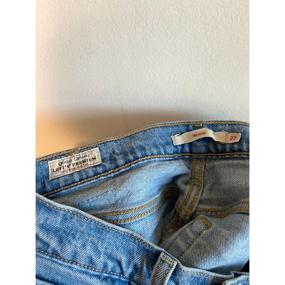 Levi's Classic Wedgie Shorts Women's size 27 Light Wash BUTTON FLY - Picture 3 of 4